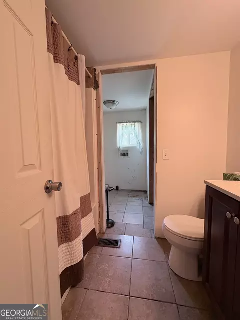 Bath - 346 Quail Run Rd, Roberta, GA 31078 photo 2 of 3