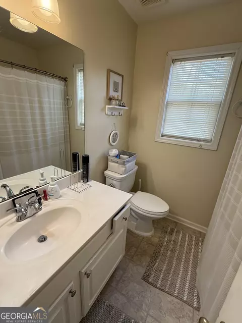 Bath - 3030 Summit Ln, Monroe, GA 30655 photo 1 of 2