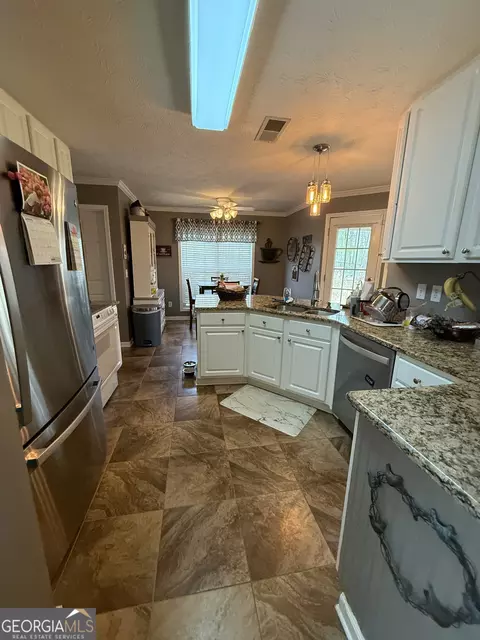 Kitchen - 3030 Summit Ln, Monroe, GA 30655 photo 2 of 2