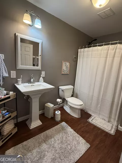 Bath - 3030 Summit Ln, Monroe, GA 30655 photo 2 of 2