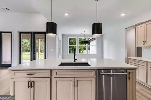 Kitchen - 728 Lake Circle Rd, Buchanan, GA 30113 photo 3 of 4