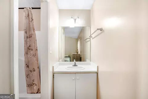 Bath - 385 Buckingham Ter, Athens, GA 30607 photo 1 of 4