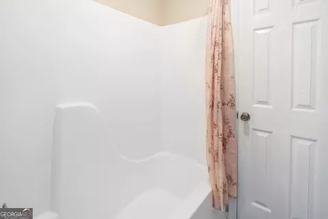 Bath - 385 Buckingham Ter, Athens, GA 30607 photo 2 of 4