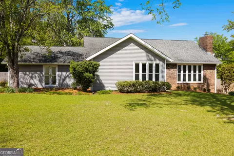 105 Surrey Pl, Perry, GA 31069