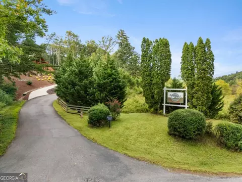 1396 Deerfield Rd, Young Harris, GA 30582