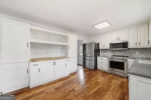 Kitchen - 85 Hidden Forest Rd, Covington, GA 30014 photo 4 of 6