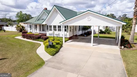 316 Fair St, Baxley, GA 31513