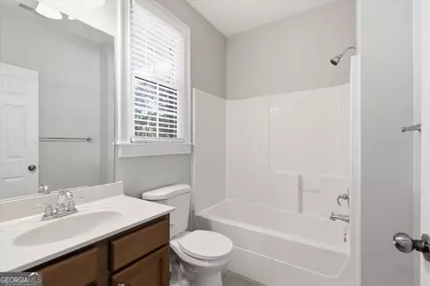 Bath - 2080 Pinehurst View Dr, Grayson, GA 30017 photo 1 of 5