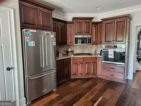 Kitchen - 1270 Red Fox Trl, Bishop, GA 30621 photo 2 of 3