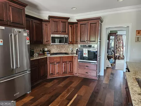 Kitchen - 1270 Red Fox Trl, Bishop, GA 30621 photo 3 of 3
