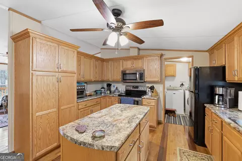 Kitchen - 2533 Mcfarlin Bridge Rd, Carnesville, GA 30521 photo 3 of 3