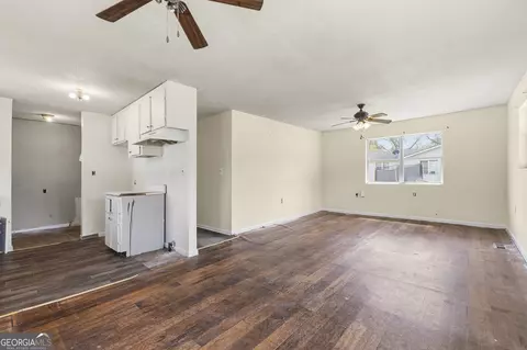 Living - 1512 State Ext St, Perry, GA 31069 photo 1 of 2