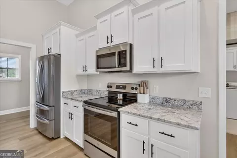 Kitchen - 320 Firethorne Dr, Brooklet, GA 30415 photo 3 of 6