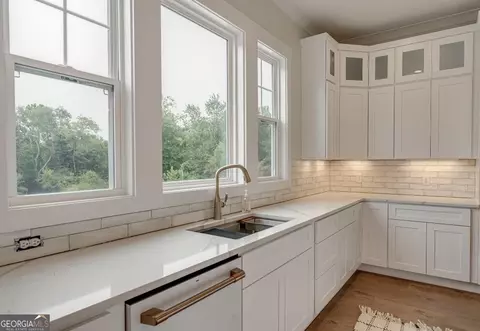 Kitchen - 200 Waters Dr, Ringgold, GA 30736 photo 4 of 7