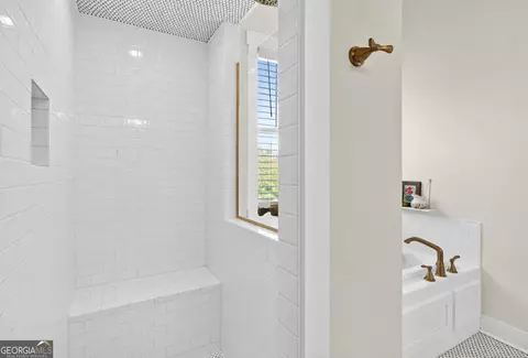 Bath - 200 Waters Dr, Ringgold, GA 30736 photo 10 of 14