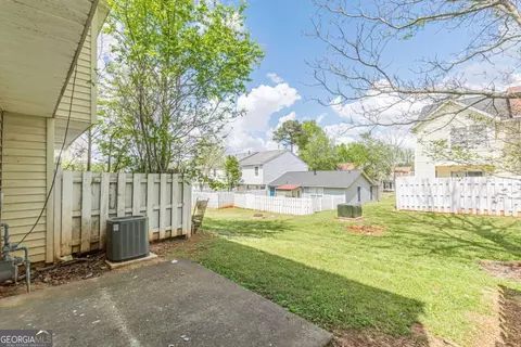 Exterior - 402 Bainbridge Dr, Mcdonough, GA 30253 photo 3 of 3