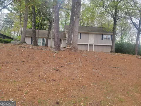 5251 Greenpoint Dr, Stone Mountain, GA 30088