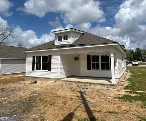 2 Roundtree St, Statesboro, GA 30458