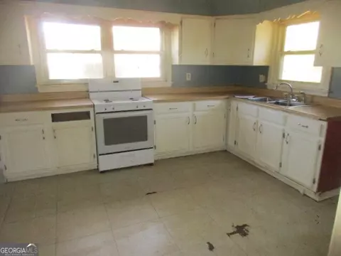 Kitchen - 6 Derrick St, Hampton, GA 30228 photo 1 of 1