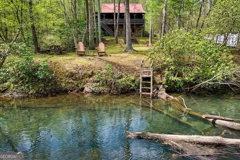 545 Laurel Cir, Blue Ridge, GA 30513