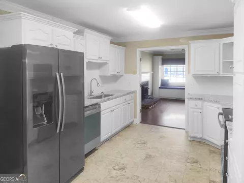 Kitchen - 542 Lee St, Thomson, GA 30824 photo 1 of 1