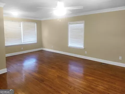 Living - 542 Lee St, Thomson, GA 30824 photo 2 of 4