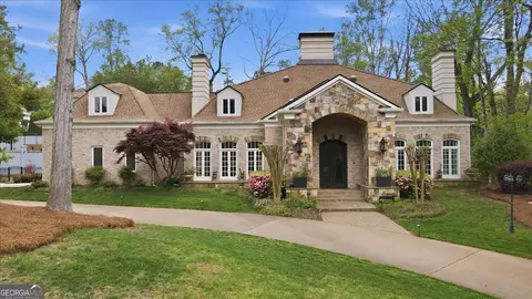 890 Marseilles Dr, Sandy Springs, GA 30327
