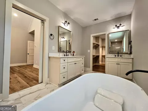 Bath - 136 Rainey Rd, Temple, GA 30179 photo 3 of 8