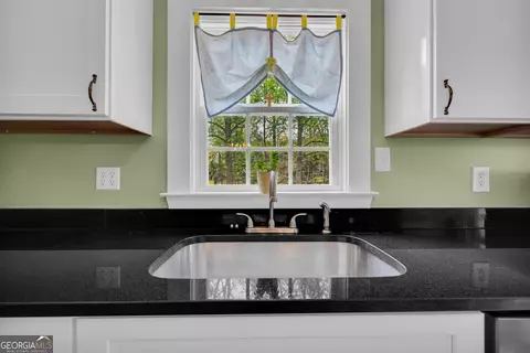 Kitchen - 261 Oak Valley Rd, Toccoa, GA 30577 photo 6 of 6