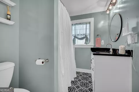Bath - 261 Oak Valley Rd, Toccoa, GA 30577 photo 1 of 3
