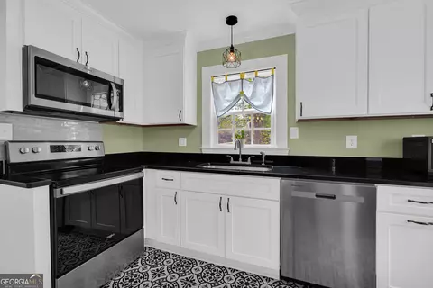 Kitchen - 261 Oak Valley Rd, Toccoa, GA 30577 photo 4 of 6
