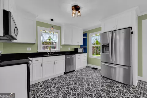 Kitchen - 261 Oak Valley Rd, Toccoa, GA 30577 photo 2 of 6