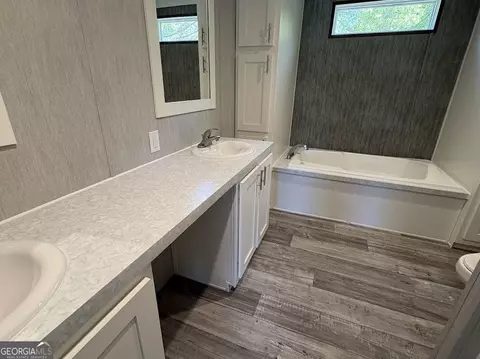 Bath - 141 Trinity Ct, Royston, GA 30662 photo 1 of 1