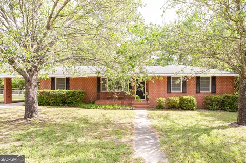 1305 Morningside Dr, Waycross, GA 31501