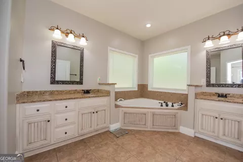 Bath - 301 Old Windmill Rd, Perry, GA 31069 photo 1 of 12