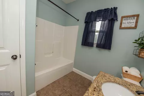 Bath - 301 Old Windmill Rd, Perry, GA 31069 photo 11 of 12