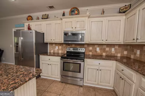 Kitchen - 301 Old Windmill Rd, Perry, GA 31069 photo 3 of 4