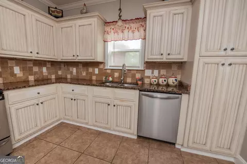 Kitchen - 301 Old Windmill Rd, Perry, GA 31069 photo 4 of 4