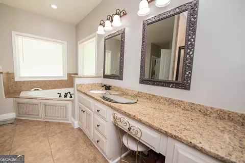 Bath - 301 Old Windmill Rd, Perry, GA 31069 photo 3 of 12