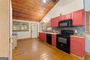 Entry Way - 773 Shorewood Cir, Toccoa, GA 30577 photo 9 of 16