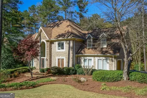 6243 Shoreview Cir, Flowery Branch, GA 30542