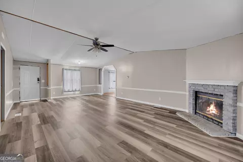 Living - 35 Jordan Loop, Toccoa, GA 30577 photo 2 of 4