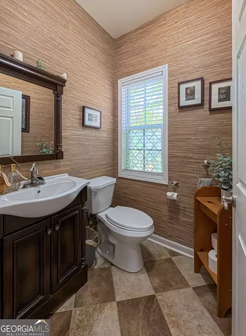 Bath - 476 Thrash Rd, Lagrange, GA 30241 photo 2 of 5
