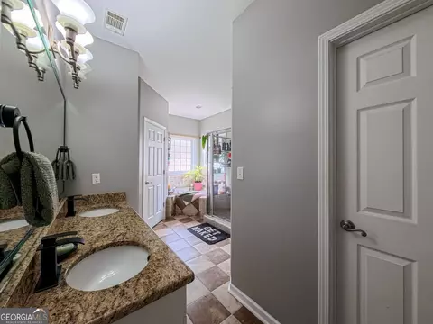 Bath - 476 Thrash Rd, Lagrange, GA 30241 photo 3 of 5