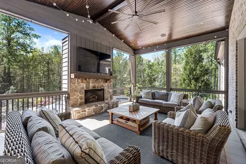 Exterior - 4256 Alba Ln, Buford, GA 30519 photo 2 of 17