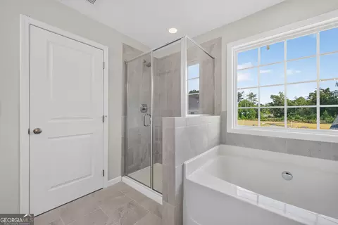 Bath - 438 Lakeview Way #268, Lagrange, GA 30241 photo 2 of 4