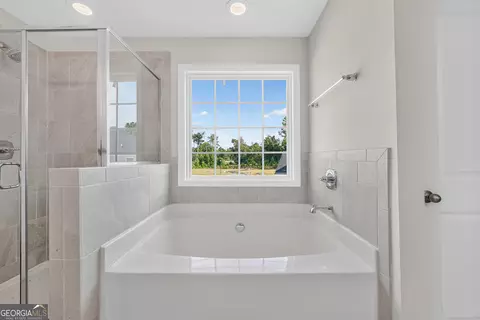 Bath - 438 Lakeview Way #268, Lagrange, GA 30241 photo 1 of 4