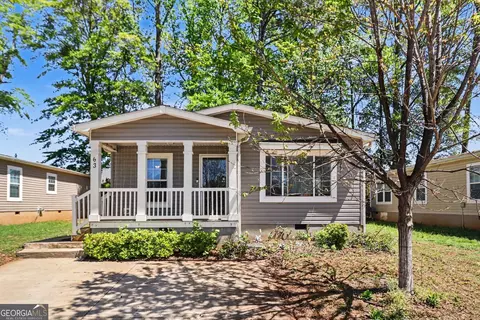 63 Willow Dr E, Newnan, GA 30263
