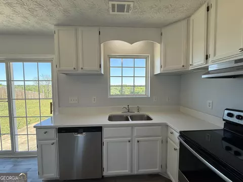 Kitchen - 1005 Callaway Ave, Lagrange, GA 30240 photo 4 of 5