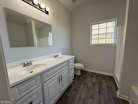 Bath - 1005 Callaway Ave, Lagrange, GA 30240 photo 1 of 4